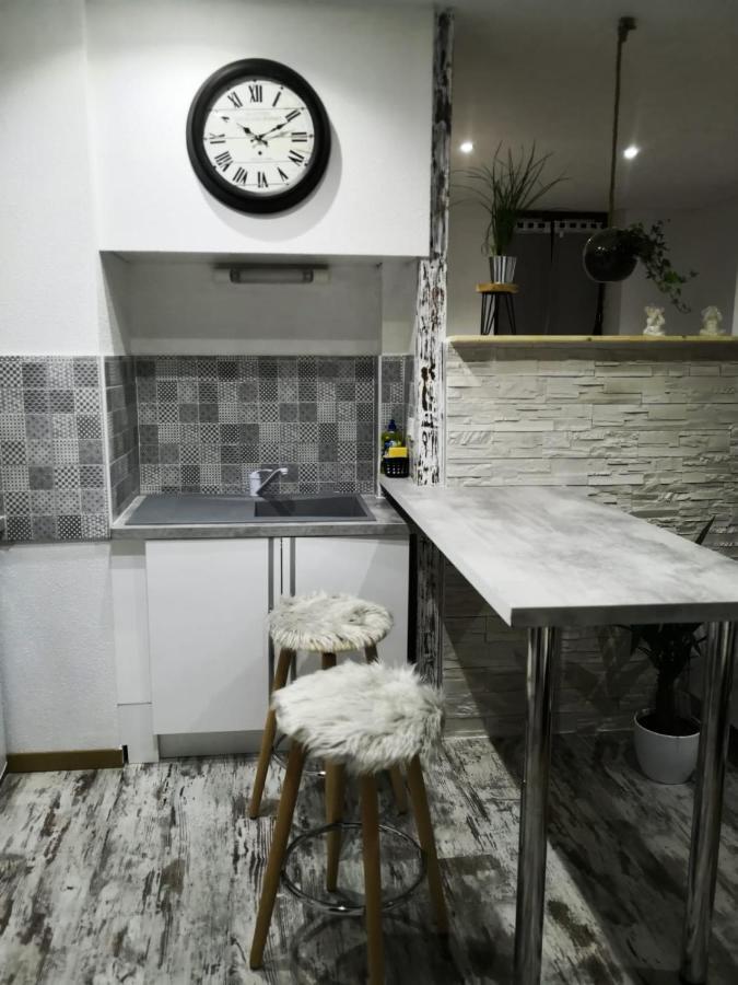 Studio Zen Et Cosy, Neuf En Pleine Ville Saint-Claude Bagian luar foto